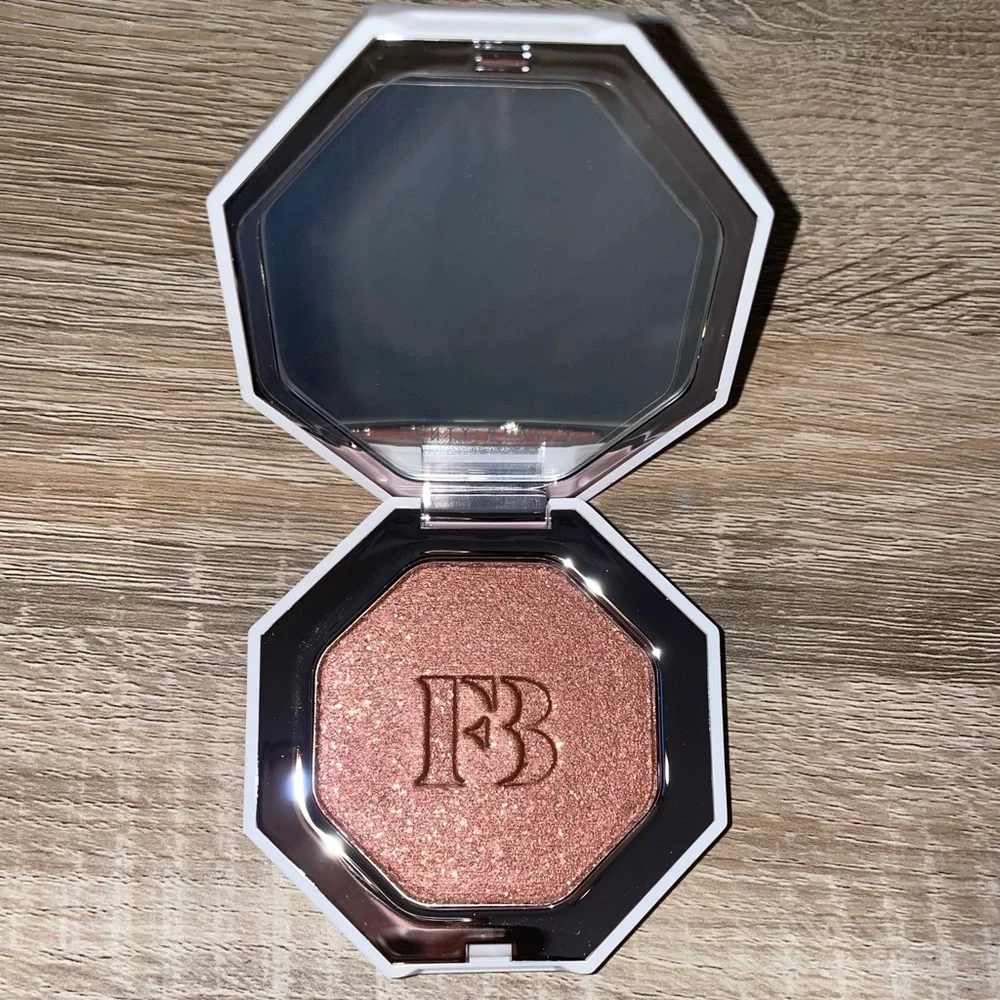***SOLD*** Fenty Beauty: Killawatt Foil Freestyle Highlighter - Picture 2 of 2